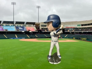 Cody Bellinger Bobblehead 2017 NL Rookie of the Year OKC Dodgers con scatola $0 spedizione USA - Foto 1 di 7