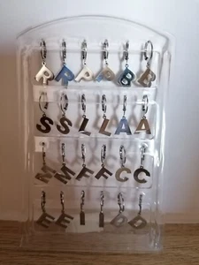 Orecchini acciaio cerchietto lettera iniziale - Picture 1 of 1