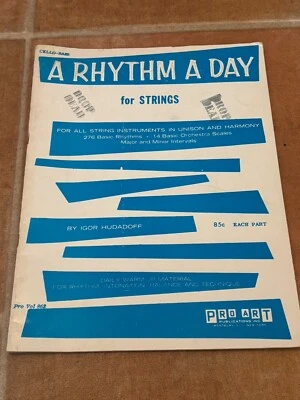 Libro de bolsillo A Rhythm A Day para instrumentos de cuerda al unísono Harmony Hudadoff 1965 Foto 1 de 2