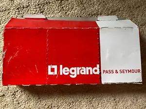 RECEPTÁCULO DE MARFIL RESISTENTE A LA MANIPULACIÓN PASS & SEYMOUR 3232TR-I 15A 125V (PAQUETE DE 10) - Imagen 1 de 7