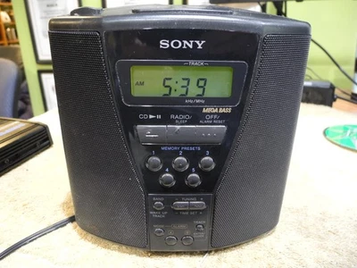 Radio Reloj Despertador Sony Mega Bass Reproductor de CD Modelo No. ICF-CD833 PROBADO Y FUNCIONA Foto 1 de 4