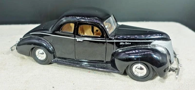 Ford 1940 cupé 1/24 sin marca Foto 1 de 4