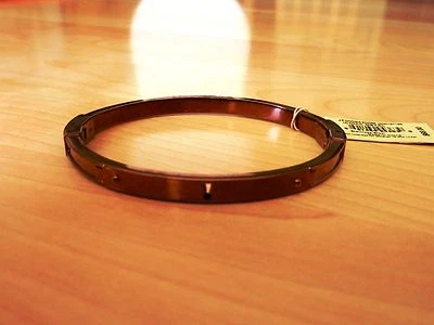 Brazalete con llave delgada icónico fósil en acero inoxidable tono bronce precio de venta sugerido por el fabricante 68 USD Foto 1 de 3