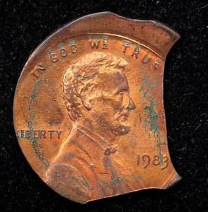 1983 Off Center Triple Clipped Planchet US Mint Error Coin - Lot 332 - Picture 1 of 2