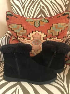Cat and Jack Youth Girl's Suede Faux Fir Zipper Slip-On Boots Size 4! GUC!! - Picture 1 of 4