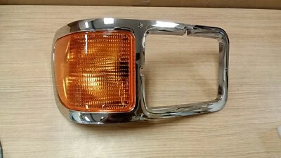 2000-2015 FORD F-650 F-750 OEM RIGHT TURN SIGNAL LIGHT LAMP W/ CHROME BEZEL - Image 1 of 4