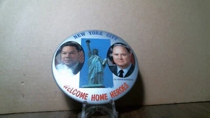 Spilla Vintage 1991 New York City "Welcome Home Heroes" - NUOVO - Foto 1 di 2