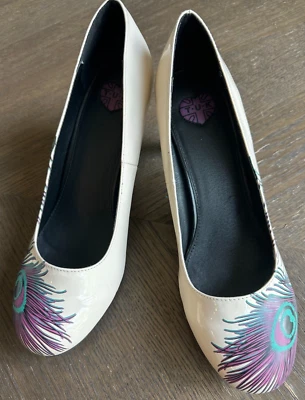 T.U.K. TUK Peacock Feather Heels/Pumps Ivory & Teal WOMENS SZ 11 GREAT CONDITION - Image 1 of 4