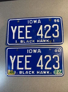 Vintage Set of 1986 Iowa License Plates YEE 423 Blackhawk County - Picture 1 of 10
