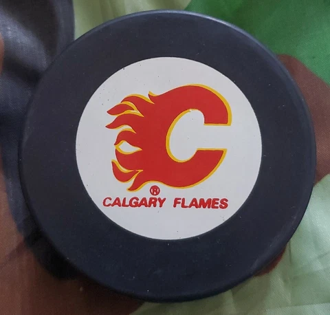 CALGARY FLAMES NHL VINTAGE  PUCK MADE IN 🇨🇿 ON SIDE & MADE IN 🇨🇦 BACKSIDE Cover
