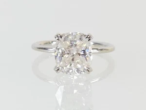 Anillo de compromiso de moissanita radiante de oro blanco 14K APX 4 1/2 CTW talla 4 (AM1088149) - Imagen 1 de 8