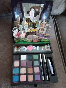 Urban Decay Book NYC Pop Up Eyeshadow Palette NEW 24/7 Glide On Pencils See Pics - Picture 1 of 5