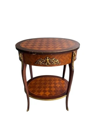 Antigua mesa auxiliar de parquet estilo Luis XV francesa Foto 1 de 4