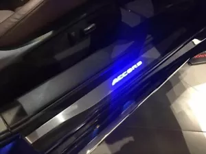 Para Honda Accord 2023-24 LED Iluminado Alféizar de Puerta Placa Antidesgaste Cubierta Cubierta Borde - Imagen 1 de 9