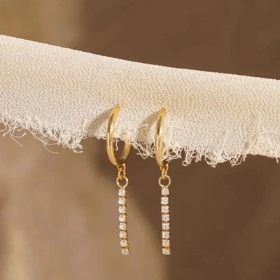 Pendientes colgantes minimalistas de diamantes cultivados en laboratorio redondos de 0,50 quilates de oro amarillo de 10 quilates Foto 1 de 4