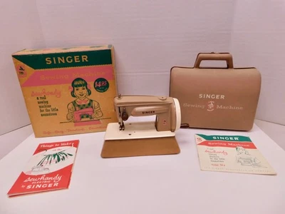 Singer Sewhandy 40K Great Britain Toy Childs Sewing Machine w Case & Box Inserts - Image 1 of 4