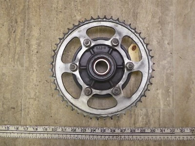 Yamaha YZF R6L R6 Y526 2005) rueda trasera piñón y soporte Foto 1 de 4