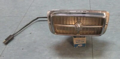 Conjunto de lámpara de señal de giro delantera derecha Mercury Cougar 1970 original/usada Foto 1 de 4