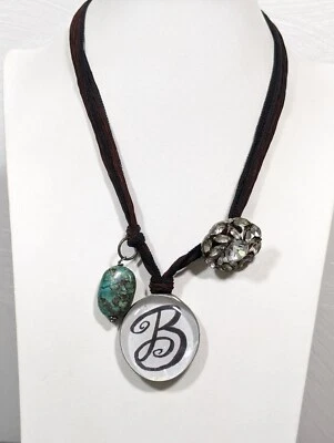 Colgante artesanal inicial letra B vidrio imitación turquesa estrás cinta lazo trasero Foto 1 de 4