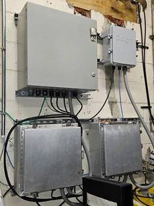 DIALIGHT VIGILANT RADIO TOWER LIGHT CONTROLLERS STROBE OBSTRUCTION LIGHTING (4) - Picture 1 of 12