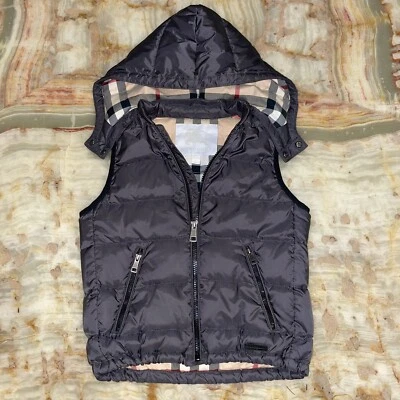 Nuevo sin etiquetas Chaleco acolchado de plumón Burberry para niños con capucha desmontable a cuadros talla: 6 Y  Foto 1 de 4