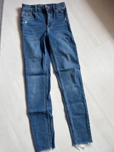 Neuwertige coole zerrissene Jeans von Bershka Gr 32 - Top - Bild 1 von 3