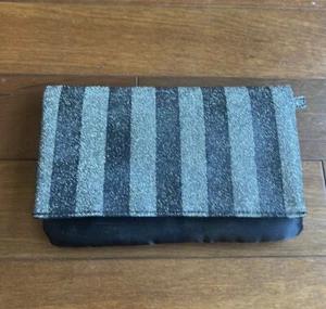 Victoria’s Secret Makeup Pouch New Black Silver New Shimmery - Picture 1 of 2
