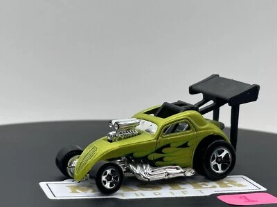 Hot Wheels  FIAT 500 C Green  FREE SHIPPING - Image 1 of 4