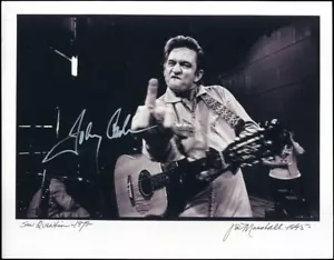 JOHNNY CASH SIGNED PHOTO MIDDLE FINGER BIRD 1971 SAN QUENTIN PRISON 8X10 REPRINT - Picture 1 of 3