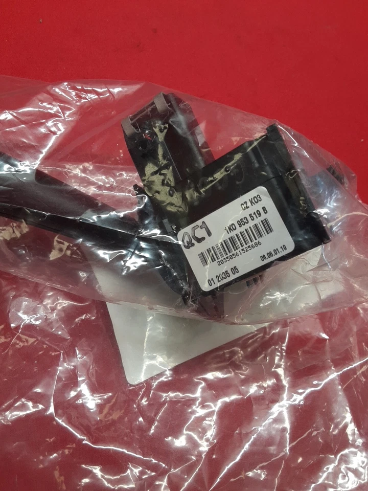 Interruptor limpiaparabrisas Volkswagen 2003-2014 tallo 1K0953519B / 1K0-953-519-B Foto 1 de 4