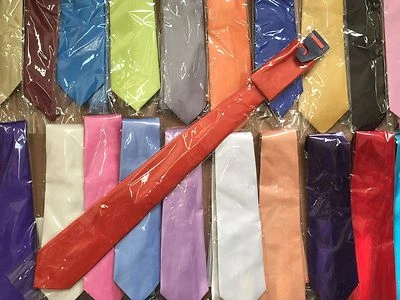 Juego de 2 corbatas con pañuelo de calidad para hombre hechas a mano 20+ colores por Fortino Foto 1 de 4