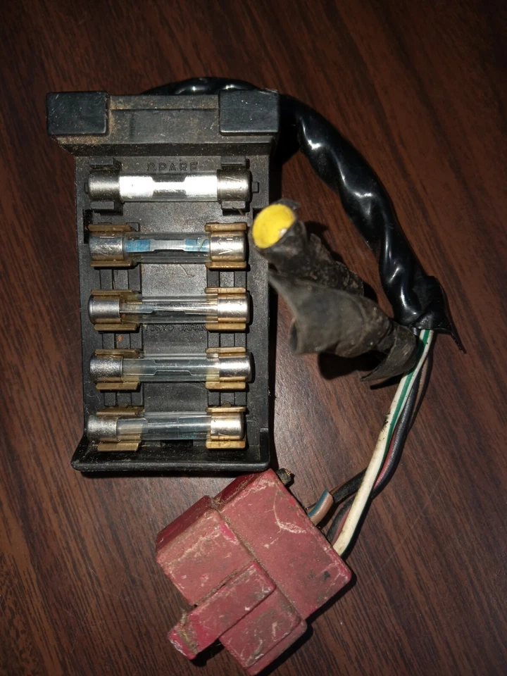 Painel de fusíveis Honda Magna CB 38200-MB1-005 compatível- 1982-1984 700cc-1000cc - Imagem 1 de 4