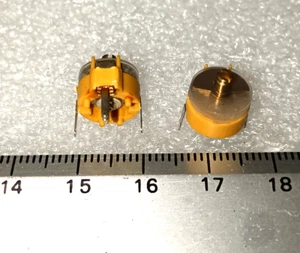 2X COMPENSATORE 5-70PF TRIMMER CAPACITIVO N.2 PEZZI - Foto 1 di 1