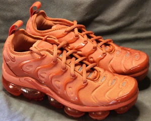 NIKE AIR VAPORMAX PLUS ATHLETIC SNEAKERS WOMEN'S 6.5 MANTRA HYPER TRIPLE ORANGE - Picture 1 of 13