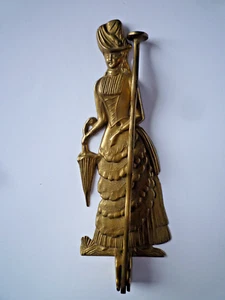 Messing Kleiderhaken Klapphaken Dame mit Regenschirm - Bild 1 von 5