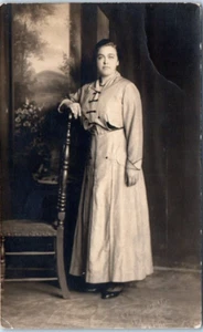 Frau im Kleid Portrait RPPC - Postkarte - Bild 1 von 2