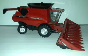 Estuche de plástico/diecast diecast a escala 1:32 ERTL Britains IH 8230 AFS combinado de flujo axial - Imagen 1 de 7