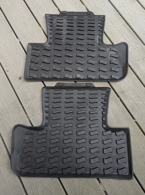 Подлинные черные резиновые напольные коврики (задние сиденья) для Audi Q5 задние - Изображение 1 из 4