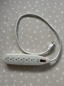 Belkin SurgeMaster Surge Protector 6 Outlets 3 ft Cord, 15A 125VAC 60Hz 1875w - Picture 1 of 2