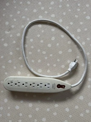 Belkin  SurgeMaster Surge Protector 6 Outlets 3 ft Cord, 15A 125VAC 60Hz 1875w - Image 1 of 2