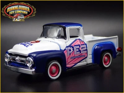1956 56 Ford F100 Pick-Up Camion Pez Bianco 1:64 Diorama Scala Modellino Auto - Immagine 1 di 4