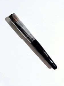 Bobbi Brown Eye Shader Brush New LE - Picture 1 of 2