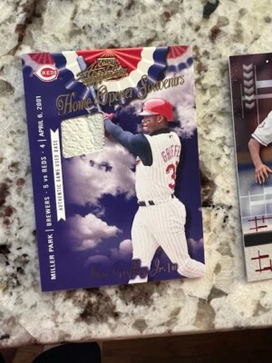 Tarjeta reliquia de recuerdos absolutos de playoff 2001/400 Cincinnati Reds Ken Griffey Jr Foto 1 de 2