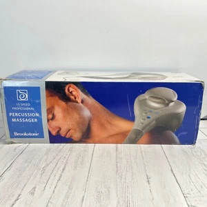 Brookstone Percussion Massagegerät 15 Geschwindigkeiten Professionelle Tiefengewebe Therapie - Bild 1 von 12