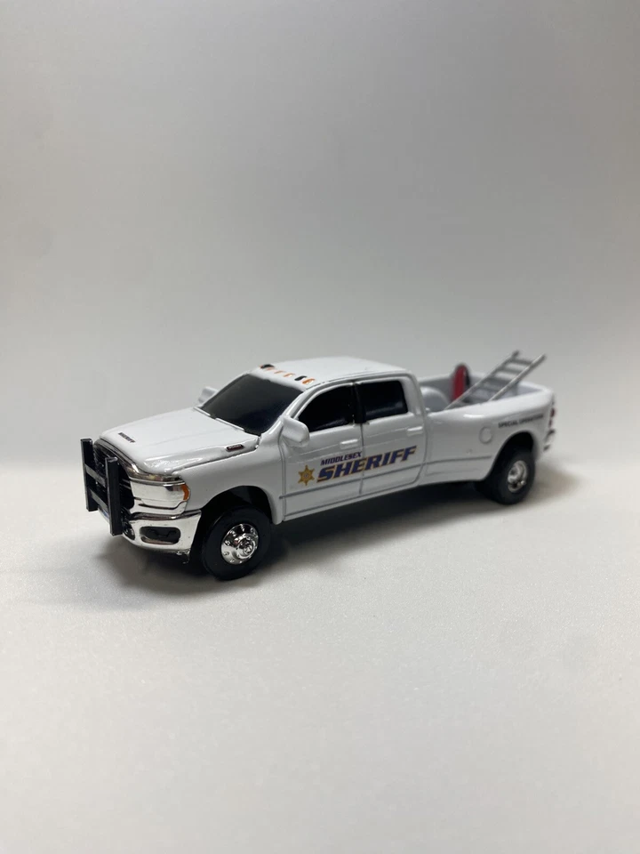 Ram 3500 de operaciones especiales personalizada Middlesex Sheriff, MA. (Escala 1/64) Foto 1 de 4