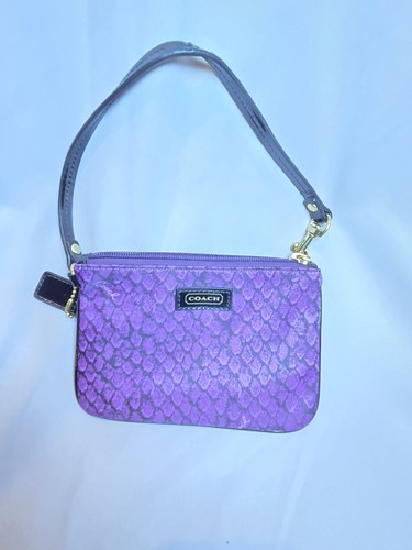 Borsa Coach piccola viola da polso mai usata!!!