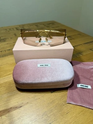 Gafas de sol para mujer Miu Miu Mu 54YS, lentes marrón claro con detalles dorados Foto 1 de 4