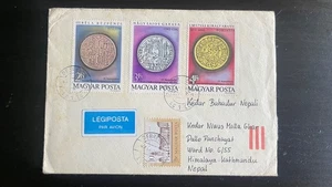 Copertina Ungheria 1975 al Nepal con monete francobolli Congresso Numismatico Berna Magiara Posta - Foto 1 di 2