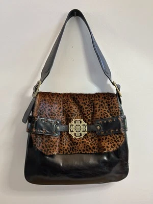 Cartera de cuero Kate Landry, Hairon, animal print. Correa ajustable. Cierre a presión Foto 1 de 4