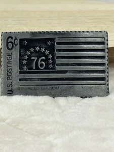 Francobollo Stati Uniti 6 Centesimi Bandiera Bennington 1776 Bicentenario Collezionisti Fibbia Cintura - Foto 1 di 8